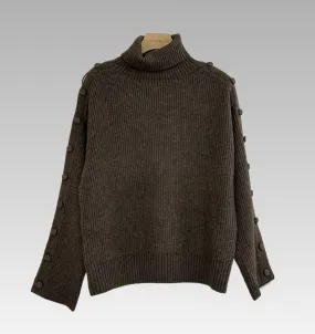 Rollkragenpullover mit geknöpften Ärmeln