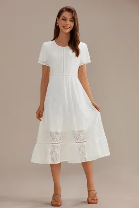 Weißes Midikleid mit kurzen Ärmeln und Rundhalsausschnitt aus Spitze